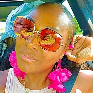 Gucci Gold Framed Red Lens Unisex Sunglasses.